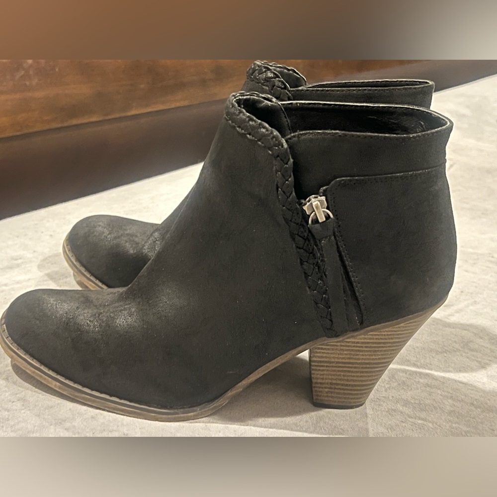 MIA Kori Western Side Zip Ankle Boots - black- ladies size 10